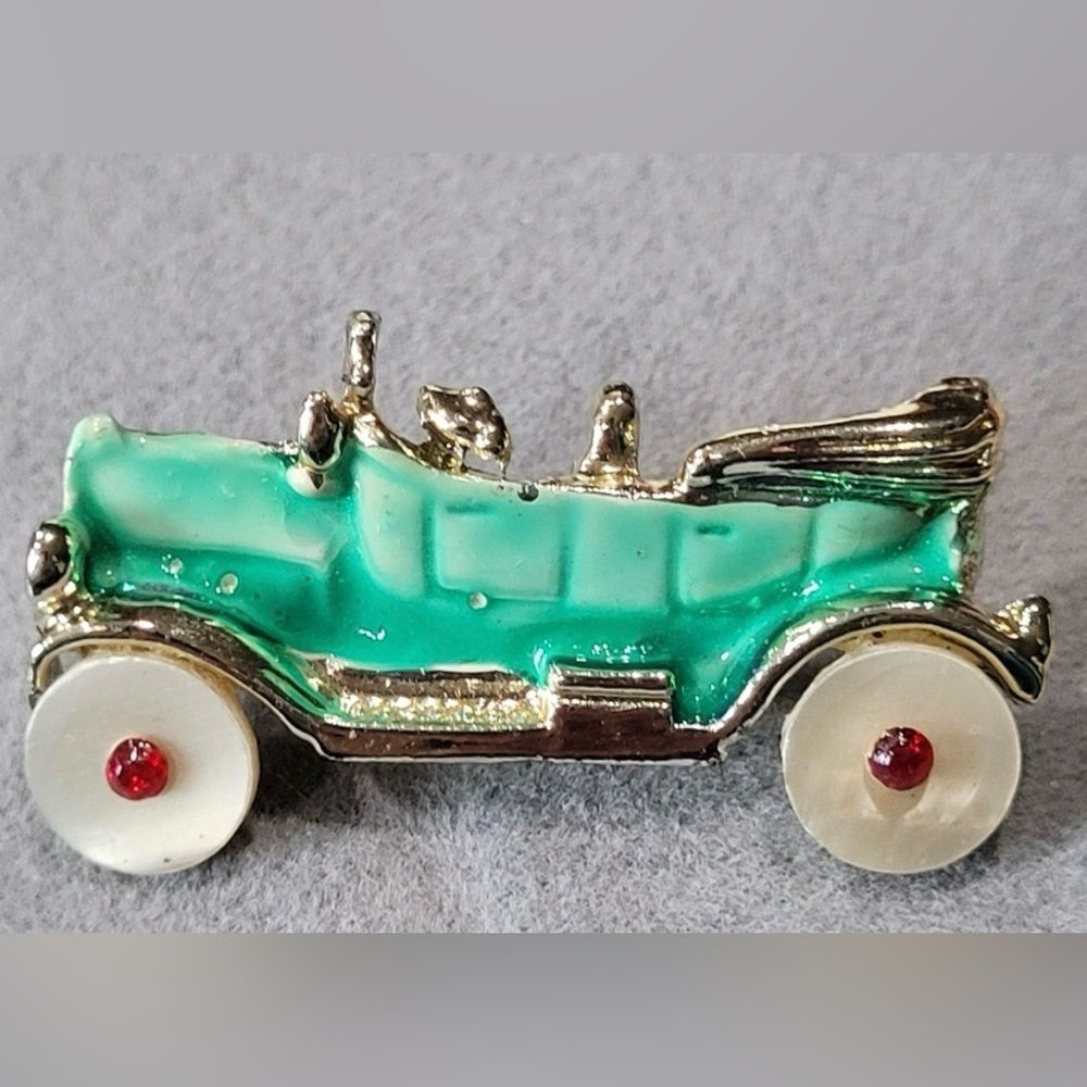Vintage pin brooch, Roadster Car green enameled 1” with mother of pearl wheels